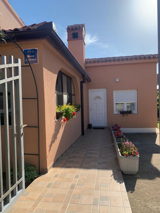 Apartman Dalija Vinkuran Exterior photo