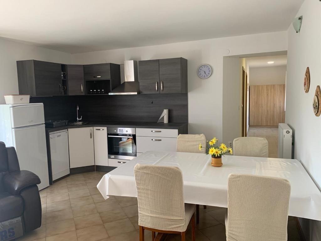Apartman Dalija Vinkuran Exterior photo